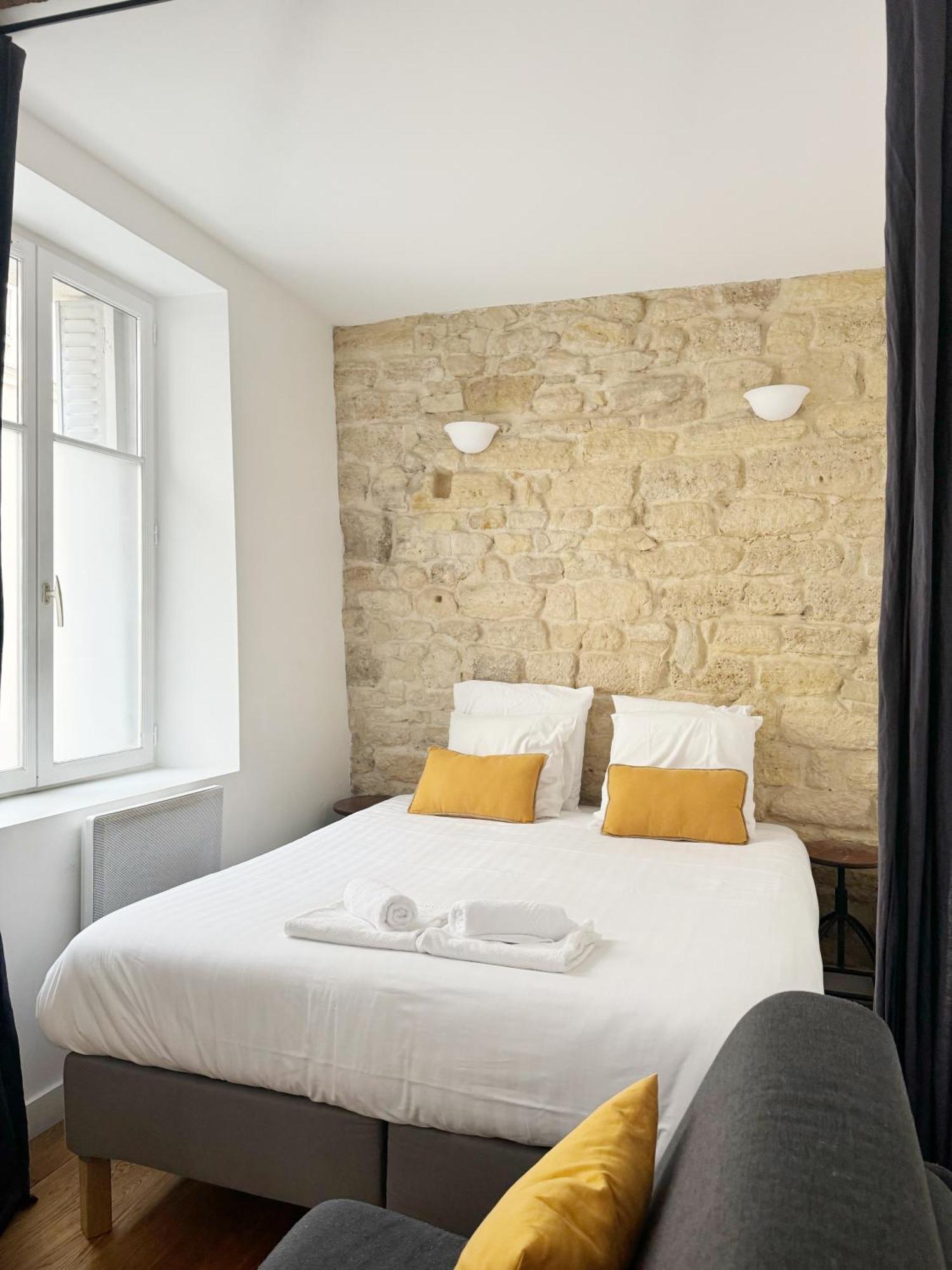 Du Lion/ac Historic Flat, Marais, 4-5 Guests Parijs
